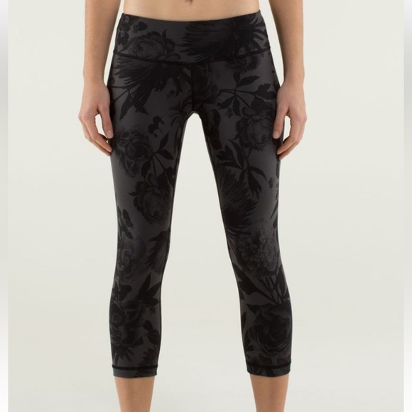 Lululemon Wunder Under Cropped Leggings‎ Brisk Bloom Black Size 6 - Picture 1 of 8